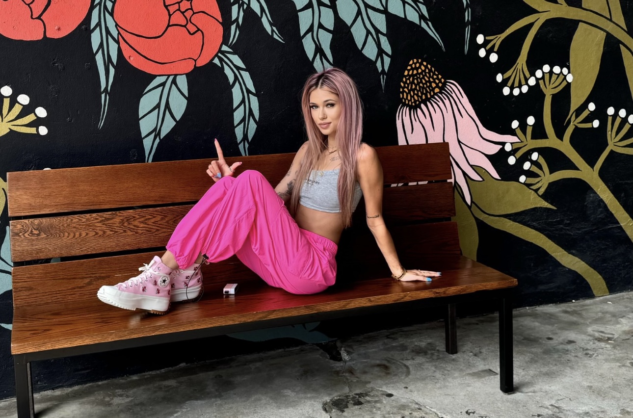 mistressameliaD Stream - Watch Live on Kick