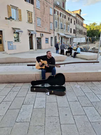 RovinjGuitarist