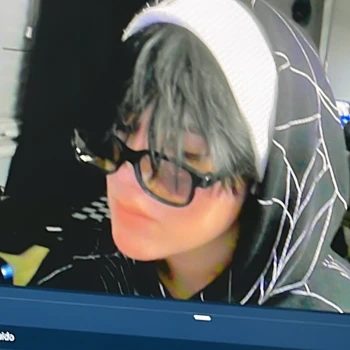 Streamer PFP