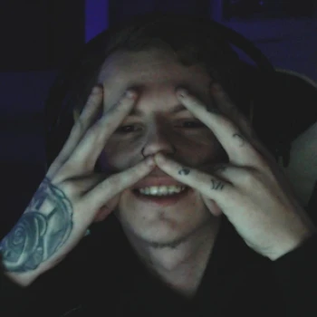 Streamer PFP