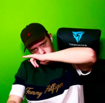 Streamer PFP