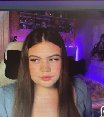 Streamer PFP