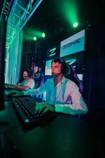 Streamer PFP