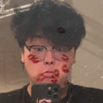 Streamer PFP