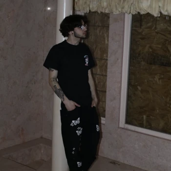Streamer PFP