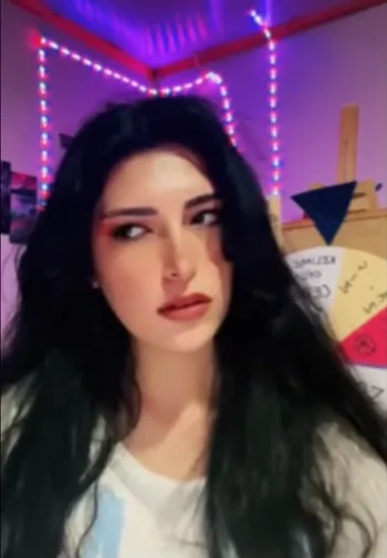 Streamer PFP