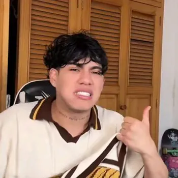 Streamer PFP