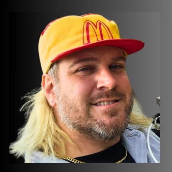 Streamer PFP