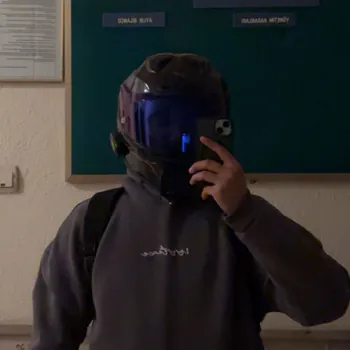 Tyrianhelmet