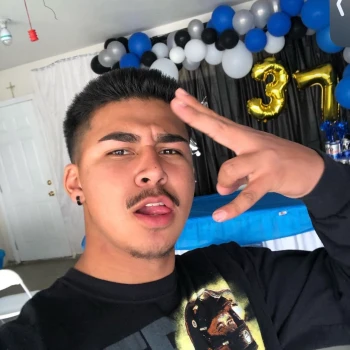 Streamer PFP