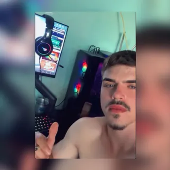 Streamer PFP