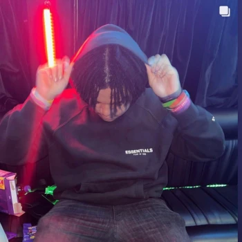 Streamer PFP