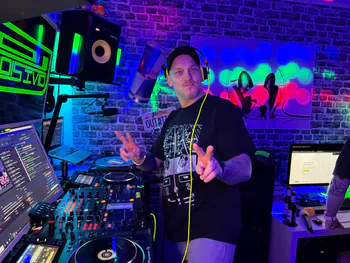 dj_dust_040