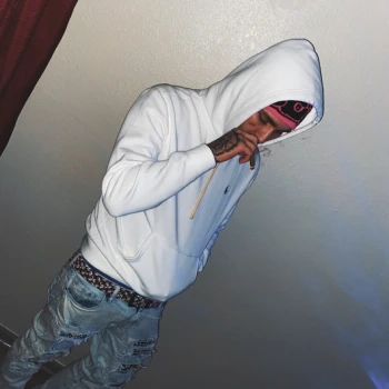 Streamer PFP